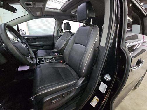 Crystal Black Pearl 2024 Honda Odyssey Elite