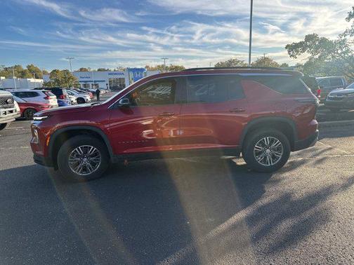2024 Chevrolet Traverse LT