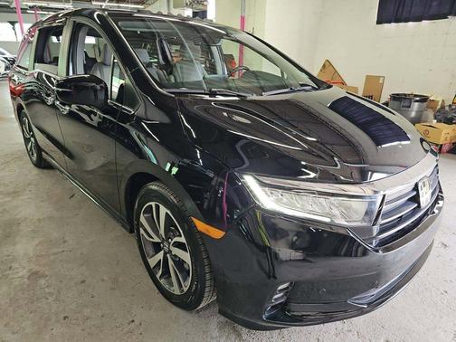 Crystal Black Pearl 2022 Honda Odyssey Touring