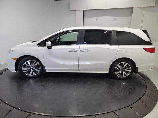 Platinum White Pearl 2023 Honda Odyssey Touring