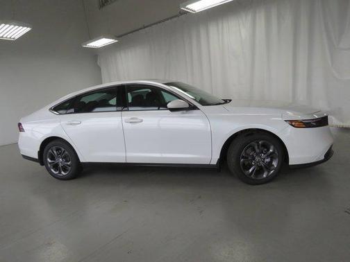 Platinum White Pearl 2023 Honda Accord EX