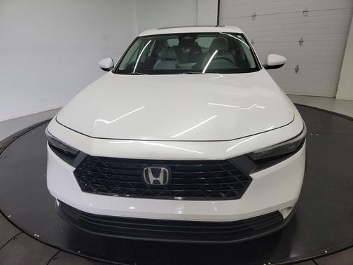 Platinum White Pearl 2023 Honda Accord EX