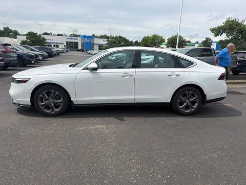 Platinum White Pearl 2023 Honda Accord EX