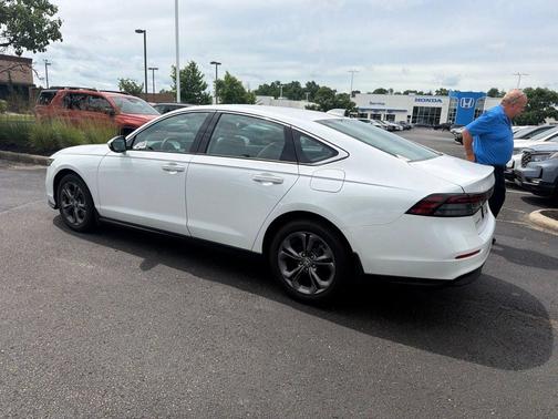 Platinum White Pearl 2023 Honda Accord EX