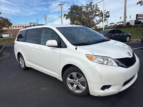 2014 Toyota Sienna LE