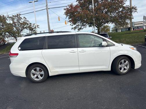 2014 Toyota Sienna LE