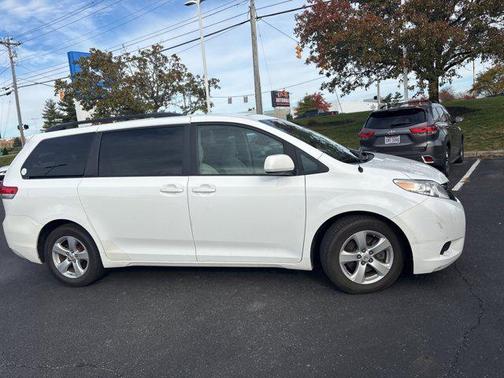 2014 Toyota Sienna LE