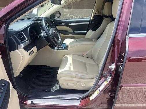 Ooh La La Rouge Mica 2018 Toyota Highlander SE