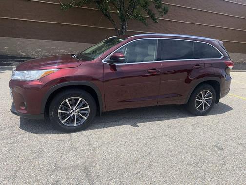Ooh La La Rouge Mica 2018 Toyota Highlander SE