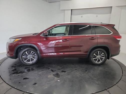 Ooh La La Rouge Mica 2018 Toyota Highlander SE