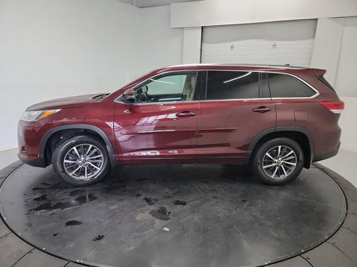 Ooh La La Rouge Mica 2018 Toyota Highlander SE