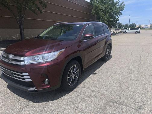 Ooh La La Rouge Mica 2018 Toyota Highlander SE