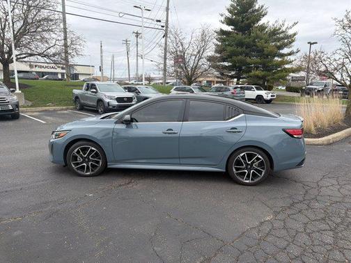 Atlantic Gray Metallic/Super Black 2025 Nissan Sentra SR