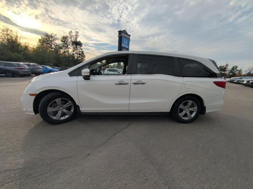 White Diamond Pearl 2019 Honda Odyssey EX-L
