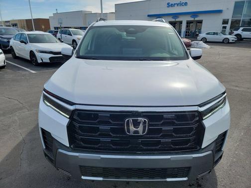 Platinum White Pearl 2026 Honda Pilot Touring 8-Passenger