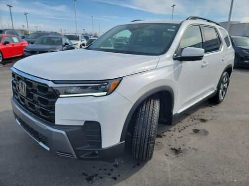 Platinum White Pearl 2026 Honda Pilot Touring 8-Passenger