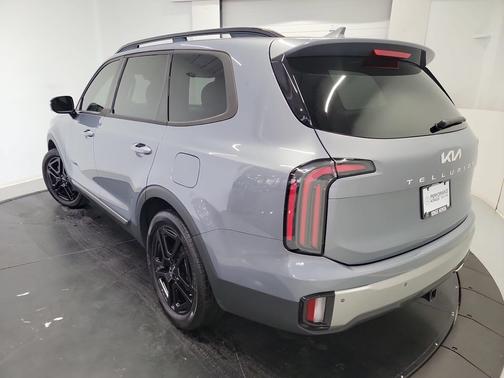 Everlasting Silver 2023 Kia Telluride SX X-Line