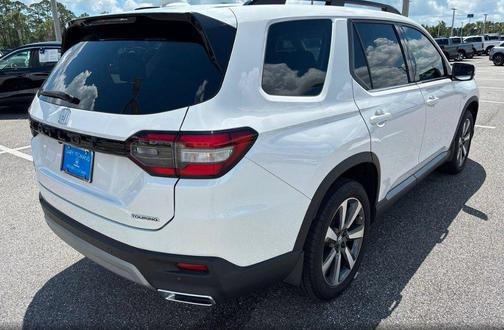 Platinum White Pearl 2024 Honda Pilot Touring 8-Passenger