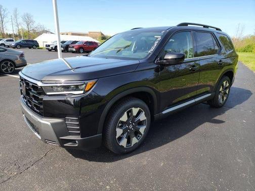 Crystal Black Pearl 2026 Honda Pilot Touring 8-Passenger