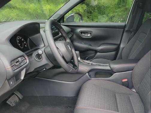 Crystal Black Pearl 2027 Honda HR-V Sport AWD