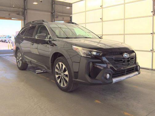 Crystal Black Silica 2023 Subaru Outback Limited