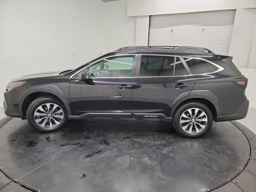 Crystal Black Silica 2023 Subaru Outback Limited