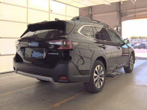 Crystal Black Silica 2023 Subaru Outback Limited