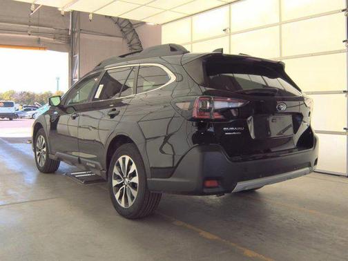 Crystal Black Silica 2023 Subaru Outback Limited