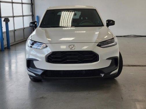 Platinum White Pearl 2024 Honda HR-V AWD Sport