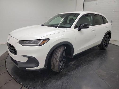 Platinum White Pearl 2024 Honda HR-V AWD Sport