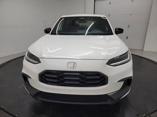 Platinum White Pearl 2024 Honda HR-V AWD Sport
