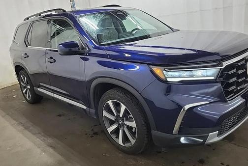 Obsidian Blue Pearl 2023 Honda Pilot Touring 8-Passenger