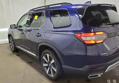 Obsidian Blue Pearl 2023 Honda Pilot Touring 8-Passenger
