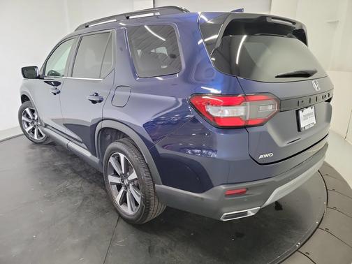 Obsidian Blue Pearl 2023 Honda Pilot Touring 8-Passenger