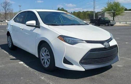 Super White 2018 Toyota Corolla LE