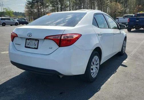 Super White 2018 Toyota Corolla LE