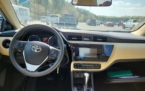 Super White 2018 Toyota Corolla LE