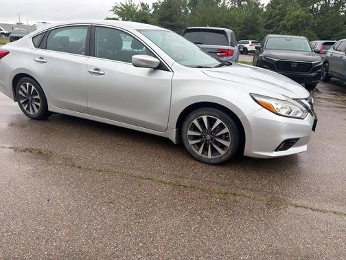 Brilliant Silver 2017 Nissan Altima 2.5 SV