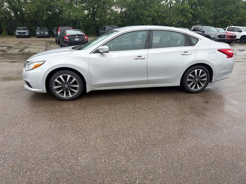Brilliant Silver 2017 Nissan Altima 2.5 SV