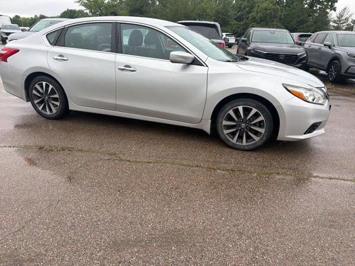 Brilliant Silver 2017 Nissan Altima 2.5 SV