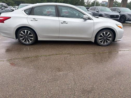 Brilliant Silver 2017 Nissan Altima 2.5 SV
