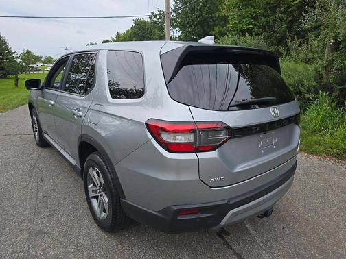 Lunar Silver Metallic 2023 Honda Pilot AWD EX-L 8 Passenger