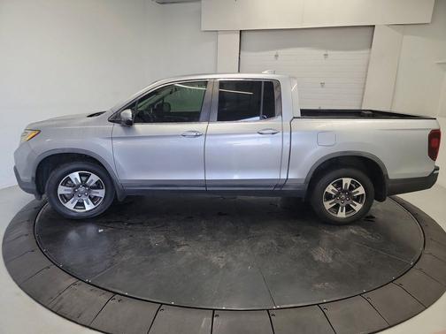 Lunar Silver Metallic 2017 Honda Ridgeline RTL