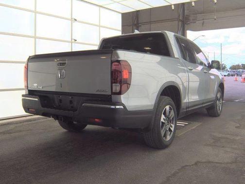 Lunar Silver Metallic 2017 Honda Ridgeline RTL