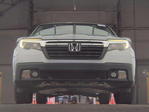 Lunar Silver Metallic 2017 Honda Ridgeline RTL
