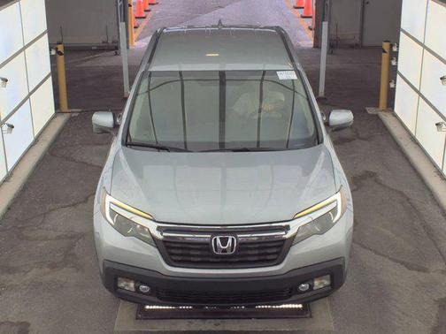 Lunar Silver Metallic 2017 Honda Ridgeline RTL