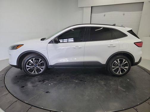 Oxford White 2021 Ford Escape SE