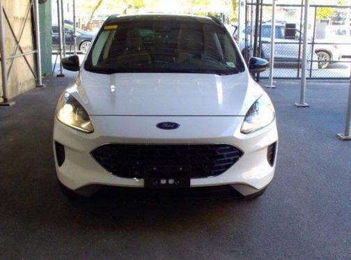 Oxford White 2021 Ford Escape SE
