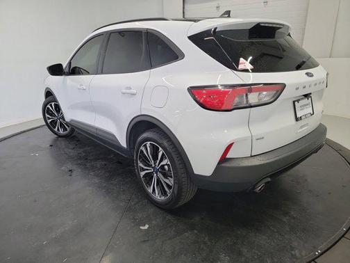 Oxford White 2021 Ford Escape SE