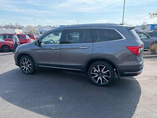 Modern Steel Metallic 2020 Honda Pilot Touring 8-Passenger